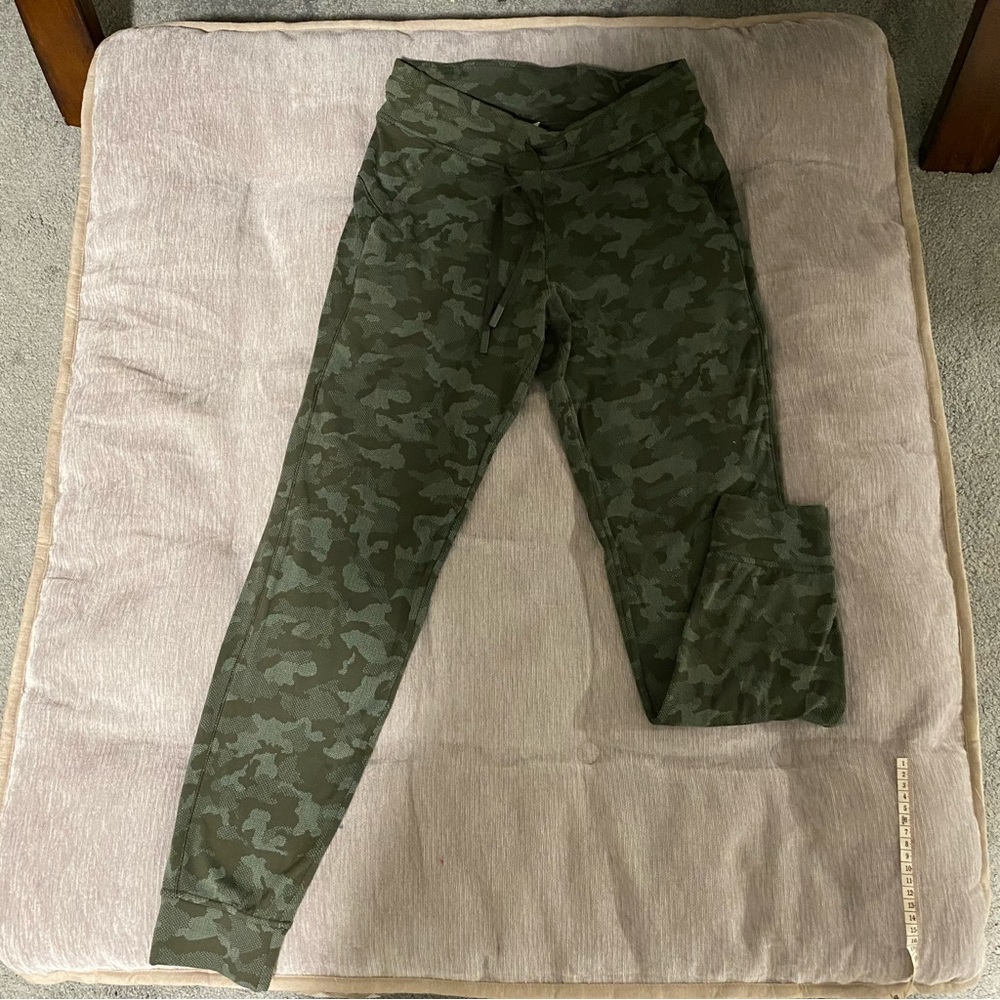 Lululemon Ready to Rulu Jogger 29"
Heritage Camo Dark Olive Green Twill - Picture 8 of 11
